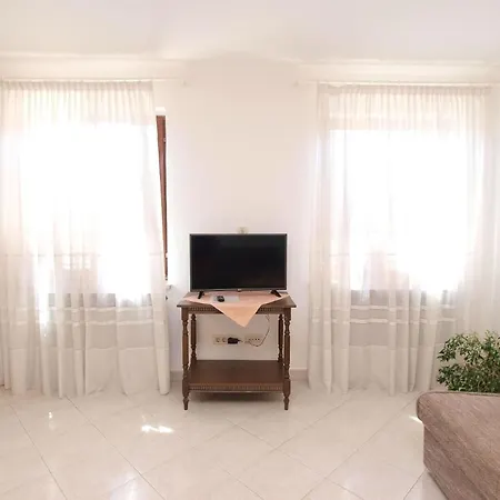 Apartment Fuer 4 Personen Ca 50 Qm In Rovinj, Istrien Istrische Riviera *